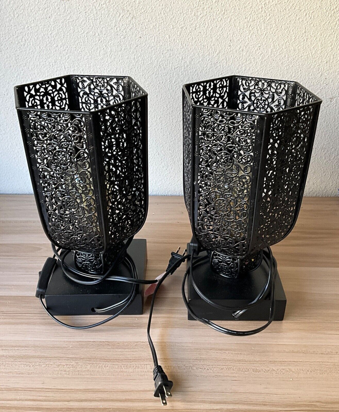 Stylish table lamp, oriental style, height 9 inches, black metal, set of 2 piece